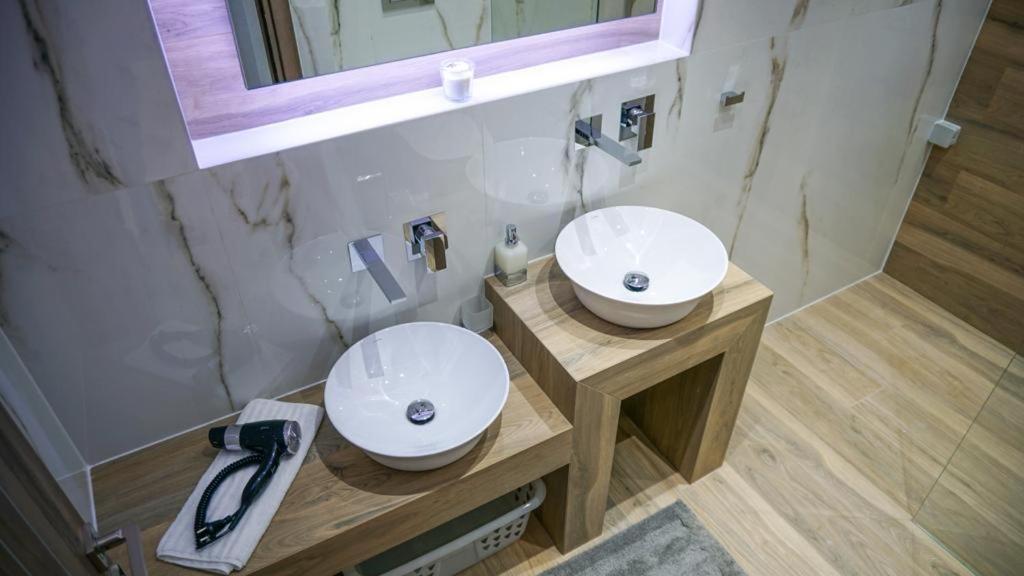 P & K Design Ltd Flats By Rentals Pro Services - เนอามูดาเนีย ภายนอก รูปภาพ
