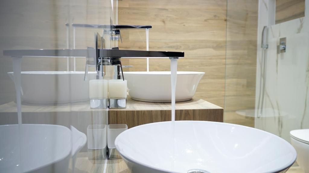P & K Design Ltd Flats By Rentals Pro Services - เนอามูดาเนีย ภายนอก รูปภาพ