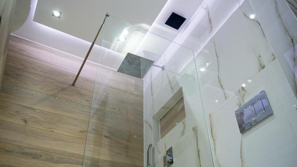 P & K Design Ltd Flats By Rentals Pro Services - เนอามูดาเนีย ภายนอก รูปภาพ